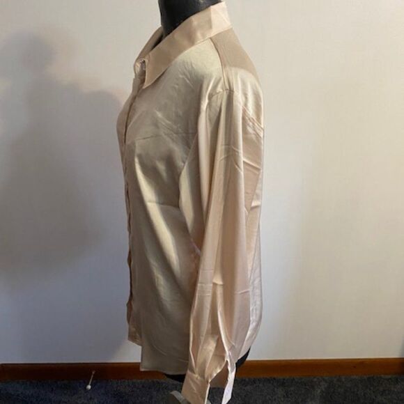 Jon & Anna Contemporary Cream button down blouse, size Large - Picture 2 of 4